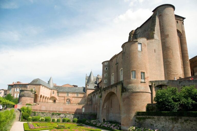 Découvrez la Cité épiscopale : un joyau du patrimoine mondial à ne pas manquer.
