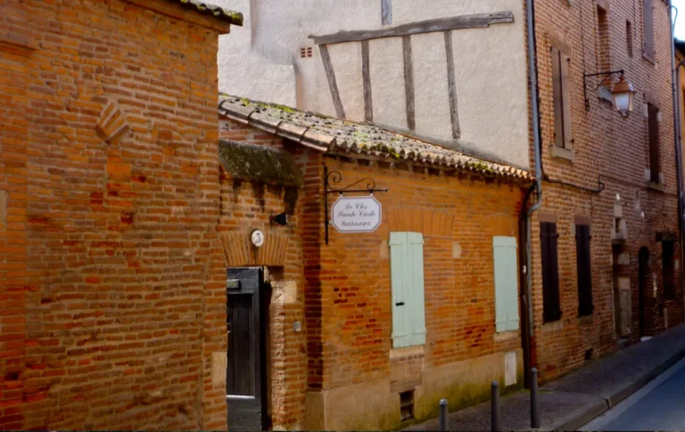 Découvrez le charme unique du Clos à Albi : Hébergement et attractions à ne pas manquer