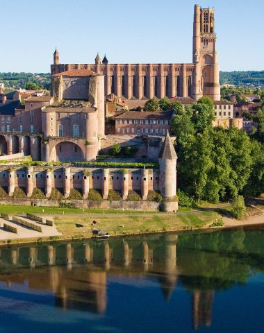 Découvrez le Palais de la Berbie à Albi : histoire, visite et jardins remarquables